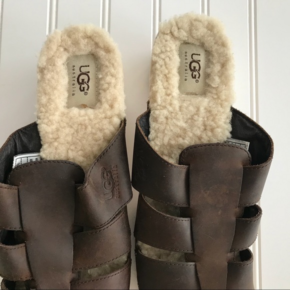 UGGS Fisherman Leather Clogs - Picture 2 of 4